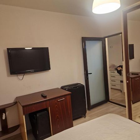 2 Bedrooms Apartment. Galati  Luaran gambar