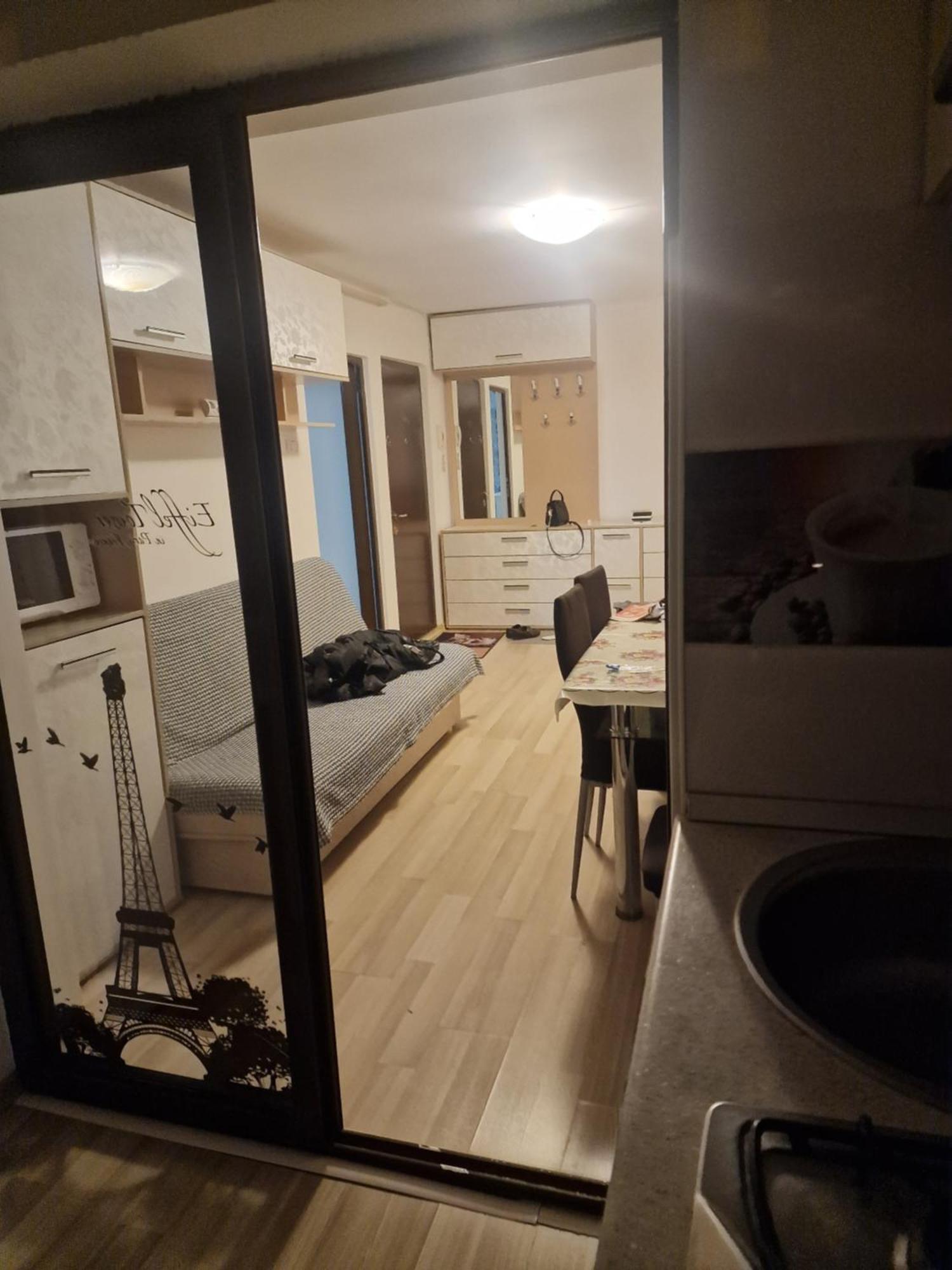 2 Bedrooms Apartment. Galati  Luaran gambar