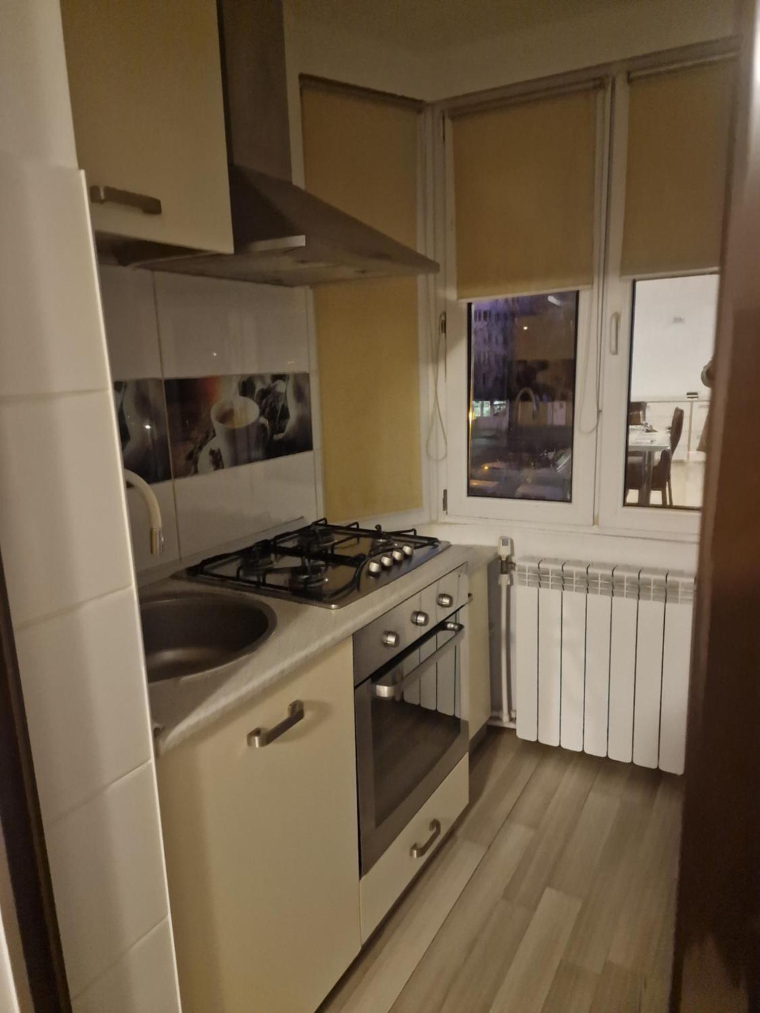 2 Bedrooms Apartment. Galati  Luaran gambar